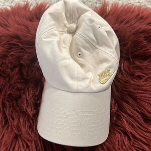 Nike Beige Hat (Adjustable__Unisex)